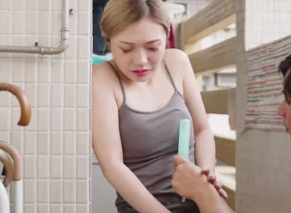 Người vợ trẻ giúp vợ em sinh con