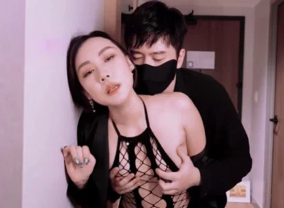 Mụ vợ bán thân cho sếp để thanh toán nợ cho chồng
