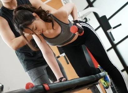 Anh PT số hưởng với người phụ nữ thiếu thốn tình dục nện nhau tưng bừng